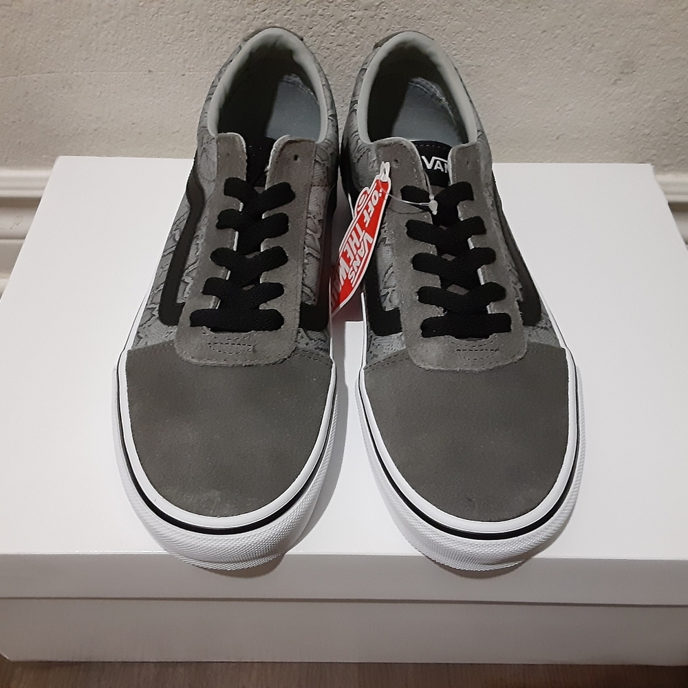Vans - Picture 2 of 4